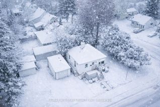 Bungalow for Sale, 32 Adelaide St S, Kawartha Lakes, ON