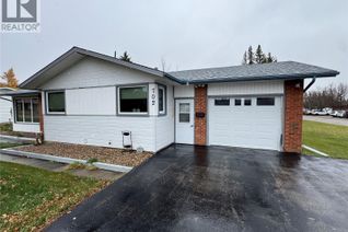 Bungalow for Sale, 702 Portage Avenue, Wadena, SK