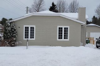 Detached House for Sale, 34 Hemlo Drive, Marathon, ON