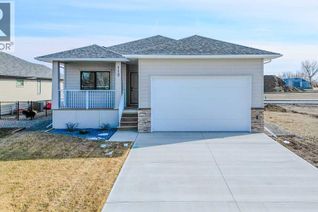 Detached House for Sale, 112 E 300 S, Raymond, AB