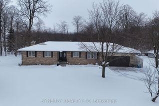 Bungalow for Sale, 4422 Nauvoo Rd, Brooke-Alvinston, ON