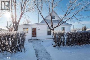 Property for Sale, 205 Trochu Avenue, Trochu, AB