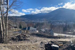 Property for Sale, 933 7th Street, Montrose, BC Property for Sale, 933 7th Street, Montrose, BC