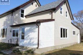 Detached House for Sale, 21062 Loyalist Parkway, Prince Edward County (Ameliasburg Ward), ON