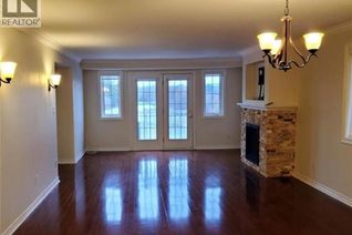 Bungalow for Rent, 520 Silken Lauamnn Drive, Newmarket, ON