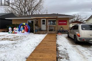 Detached House for Sale, 220 5th Avenue E, Gravelbourg, SK