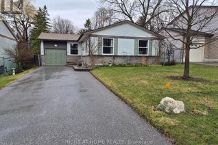 Bungalow for Sale, 853 Magnolia Avenue, Newmarket (Huron Heights-Leslie Valley), ON