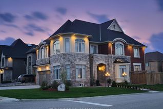 Detached House for Sale, 70 Bond Cres, Richmond Hill, ON