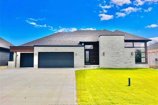 Bungalow for Sale, 3761 Queen St, Plympton-Wyoming, ON