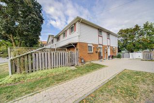 Condo Townhouse for Sale, 9 Bur Oak Way, Toronto, ON