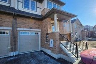 Townhouse for Sale, 68 Air Dancer Cres, Oshawa, ON