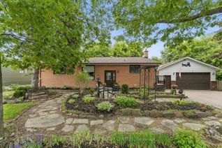 Detached House for Sale, 9 Thompson Dr, East Gwillimbury, ON