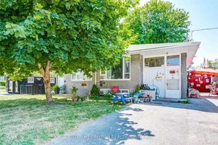 Semi-Detached House for Sale, 150 Maurice Ct, Newmarket, ON