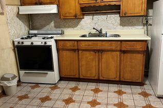 Bungaloft for Rent, 82 Sharpecroft Blvd, Toronto, ON