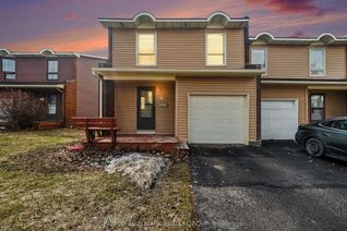 Condo Townhouse for Sale, 12D Arnold Dr, Bells Corners and South to Fallowfield, ON