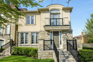 Condo Townhouse for Sale, 131 Robert Speck Pkwy, Mississauga, ON