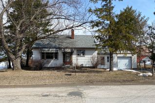 Bungalow for Sale, 204 Baskin Dr E, Arnprior, ON