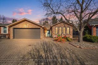 Detached House for Sale, 17 April Gdns, Aurora, ON