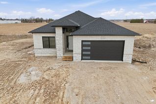 Bungalow for Sale, 45 Hardy Dr, Strathroy-Caradoc, ON