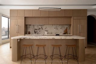 Property for Rent, 32 Rowanwood Ave #Fourth Lev, Toronto, ON