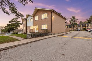 Condo Townhouse for Sale, 10 Grandravine Dr #5, Toronto, ON