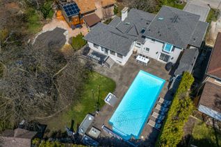 Detached House for Sale, 3 Wythenshawe Wood, Toronto, ON