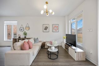 Semi-Detached House for Sale, 29 Ferragine Cres, Bradford West Gwillimbury, ON