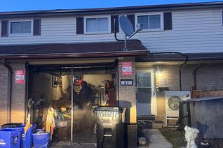 Freehold Townhouse for Sale, 27 Dickens Dr, Barrie, ON