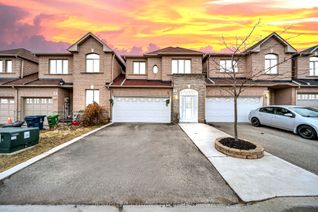 Freehold Townhouse for Sale, 15D View Green Cres, Toronto, ON