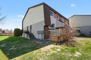 Townhouse for Sale, 28C Woodvale Green N/A, South of Baseline to Knoxdale, ON