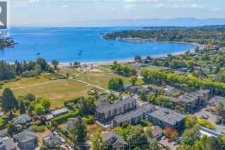 Condo Townhouse for Sale, 2590 Penrhyn St #2, Saanich, BC