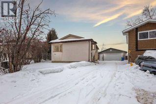 Bungalow for Sale, 122 Maclaren Bay, Fort McMurray, AB