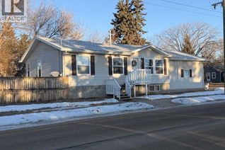 Detached House for Sale, 422 9th Street, Wainwright, AB