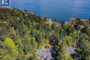 Detached House for Sale, 2615 Queenswood Dr, Saanich, BC