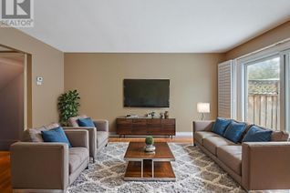 Condo Townhouse for Sale, 385 The East Mall #60, Toronto (Islington-City Centre West), ON