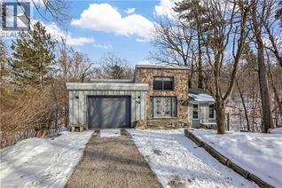 Detached House for Sale, 59 Park Road S, Grimsby, ON