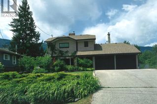 Detached House for Sale, 210 10th Avenue Nw, Nakusp, BC