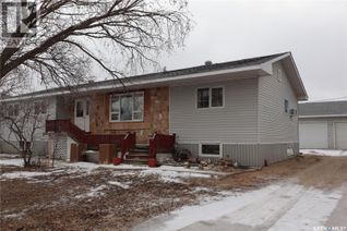 Detached House for Sale, 228 7th Avenue E, Gravelbourg, SK