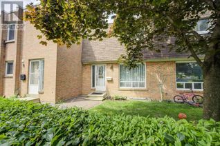 Townhouse for Sale, 1730 Albion Road #29, Toronto (West Humber-Clairville), ON