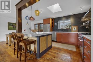 Detached House for Sale, 22 Rice Drive, King (Schomberg), ON