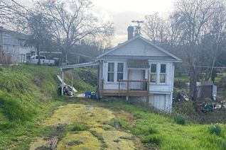 Detached House for Sale, 3135 Washington Ave, Victoria, BC