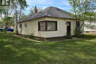 Bungalow for Sale, 5460 Kings Avenue, Gull Lake, SK