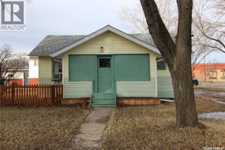 Bungalow for Sale, 491 1st Street W, Shaunavon, SK