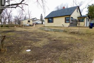 Detached House for Sale, 220 2nd Street E, Lafleche, SK