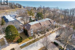 Freehold Townhouse for Sale, 23 Chisholm Street, Oakville, ON