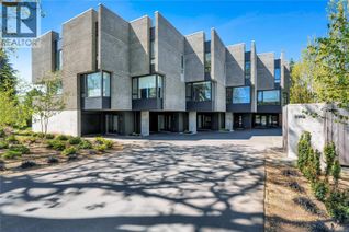 Condo Townhouse for Sale, 2910 Shelbourne St #2, Victoria, BC