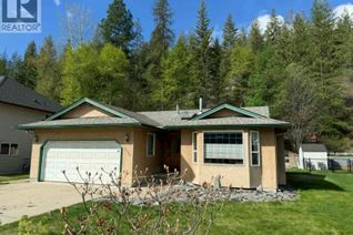 House for Sale, 3320 14th Avenue, Castlegar, BC
