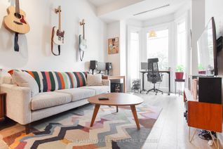 Freehold Townhouse for Rent, 165 Carlton St #1, Toronto, ON