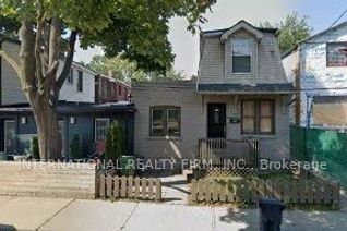 Detached House for Sale, 16 Uxbridge Ave, Toronto, ON