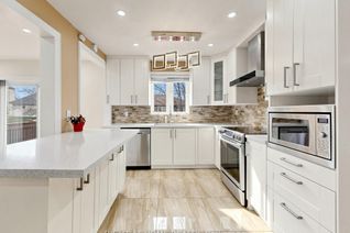 Detached House for Rent, 86 Howlett Ave #Main & 2nd, Newmarket, ON